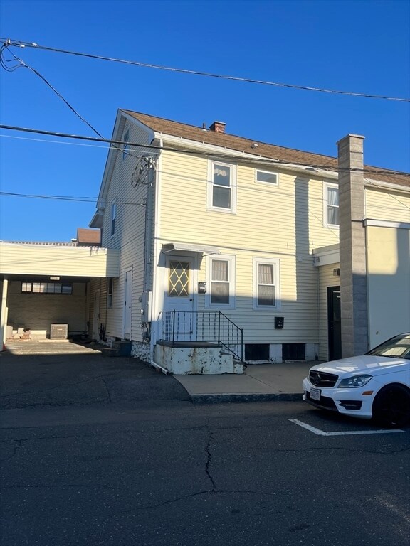 Building Photo - 5 Storrs St