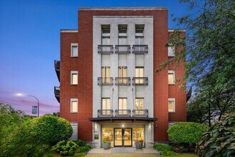 Building Photo - 1075 W Roosevelt Rd
