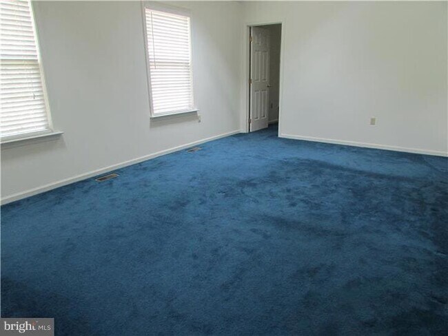 Building Photo - 1 Overlook Ct