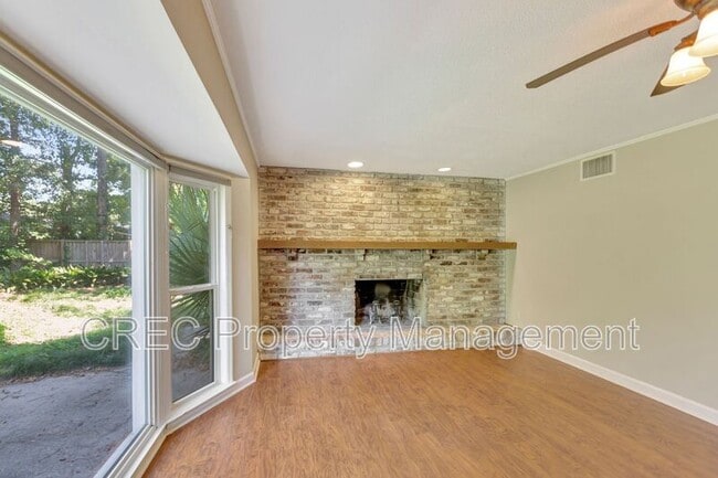 Building Photo - 2327 W Palmer Dr