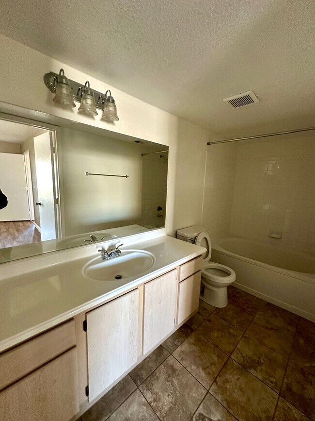 Building Photo - 8101 W Flamingo Rd