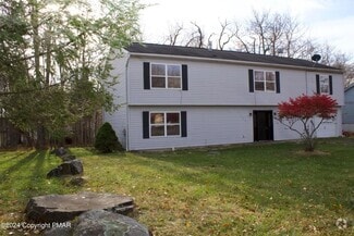 Building Photo - 1044 Knollwood Dr