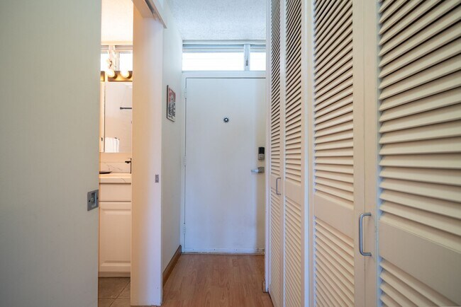 Building Photo - Oceanfront Kaimana Beach Studio at Sans Souci