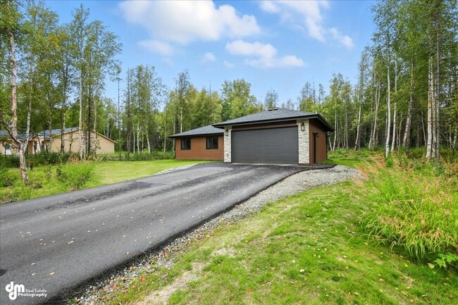 Building Photo - New & Upgraded 4BD Home!