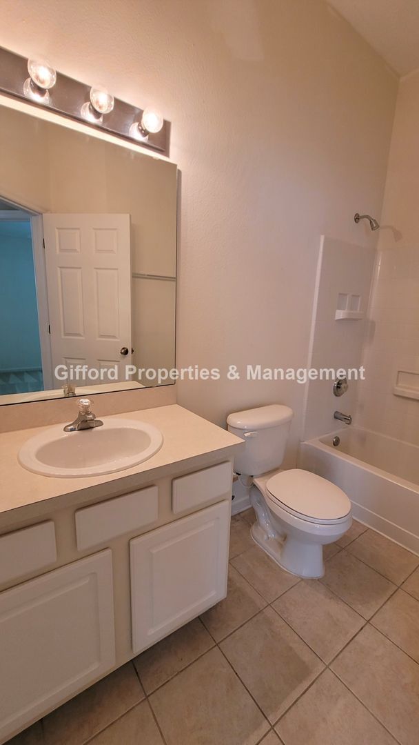 Building Photo - Beautiful Stonefield at Bartram Park Townhome