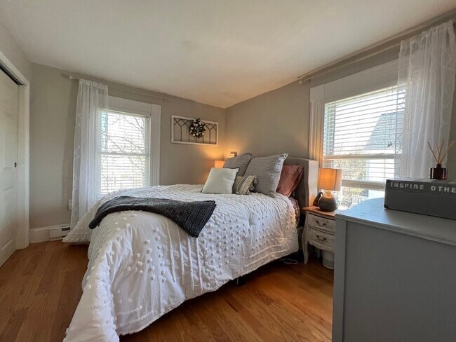 Building Photo - 12 Alpine St