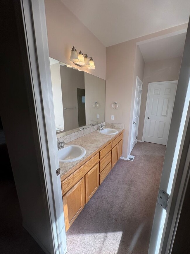 Building Photo - Reduced Rent!
