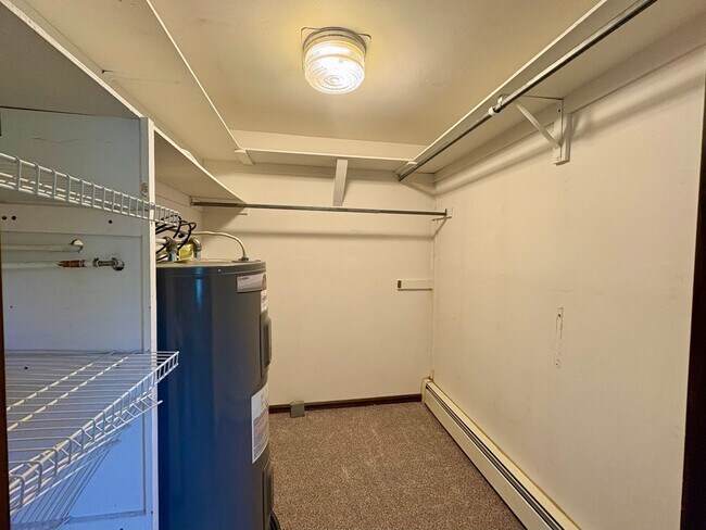 Building Photo - 3630 Colebrook Rd