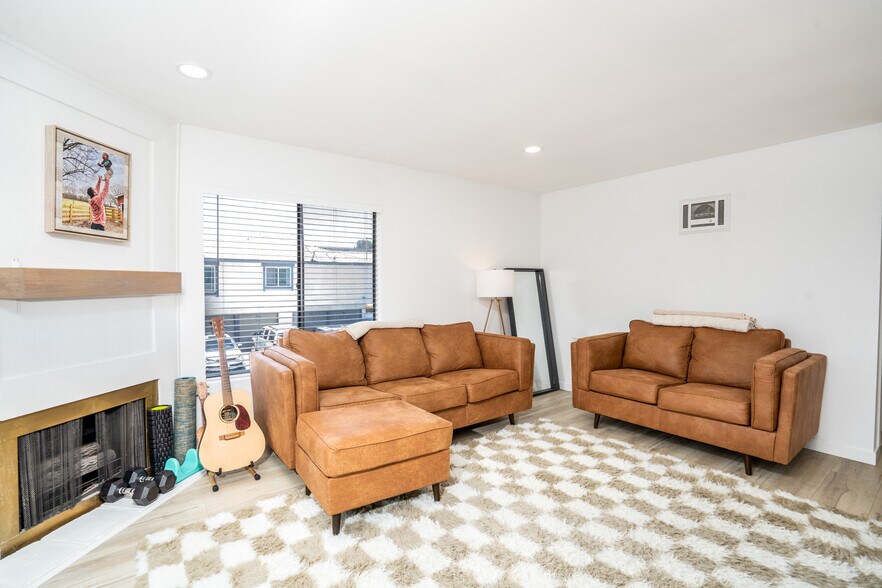 Building Photo - 3407 Del Este Way