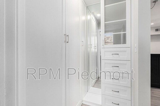 Building Photo - 925 Garrett St