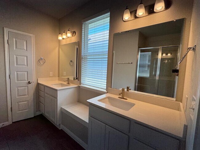 Building Photo - 209 Pitchfork Dr