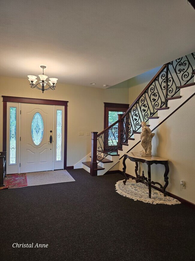 Building Photo - Beautiful Custom built home