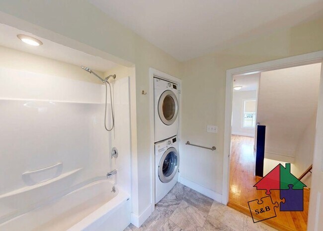 Building Photo - 123 Hill St