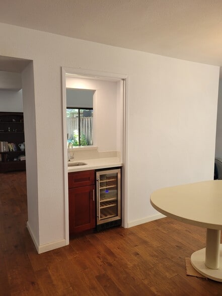 Building Photo - 575 Villa Real