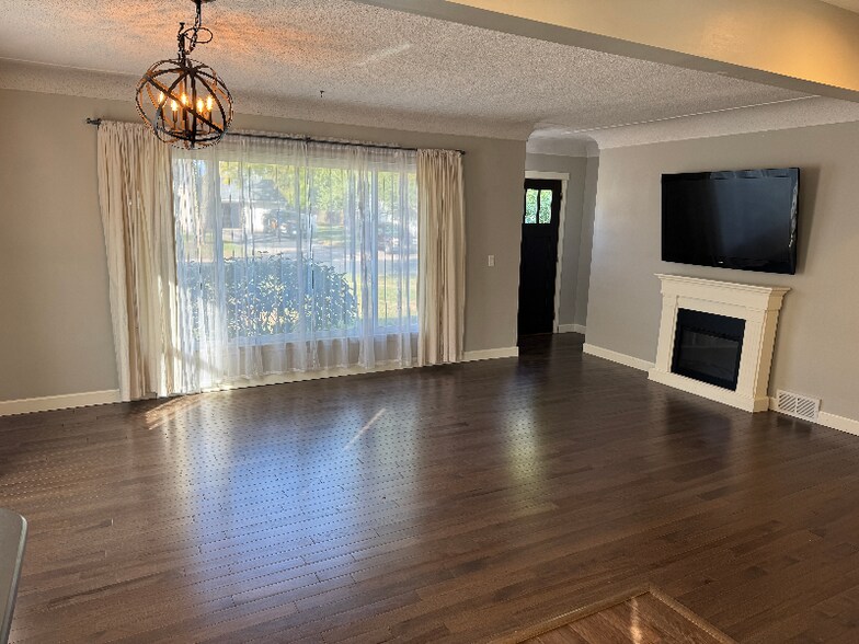 Building Photo - 8925 Wally St