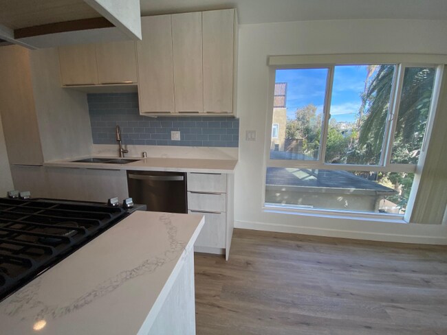 Building Photo - 1728 28th Ave