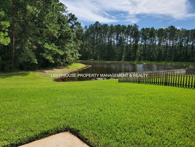Building Photo - Beautiful and Spacious 5 Bed/2 Bath Home i...