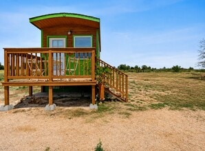Building Photo - 685 Englehart