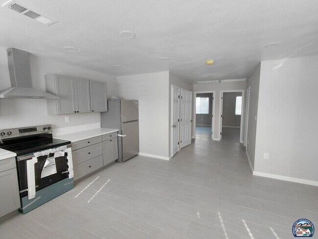 Building Photo - 510 Encinas Ave