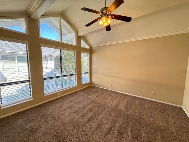 Building Photo - Beautiful 2Bd/1.5Ba Townhome in Orange w/A...