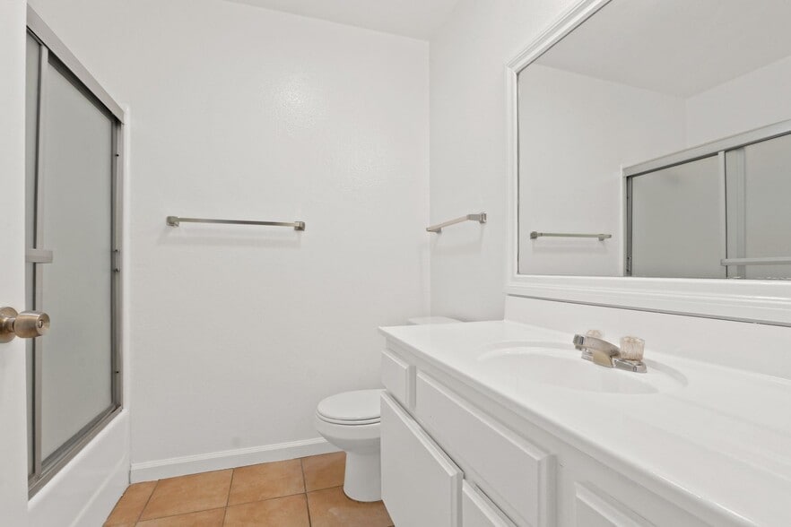 Building Photo - 3685 Watseka Ave