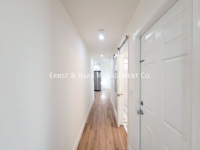 Building Photo - Beautifully Remodeled 2 Bedroom Home with ...