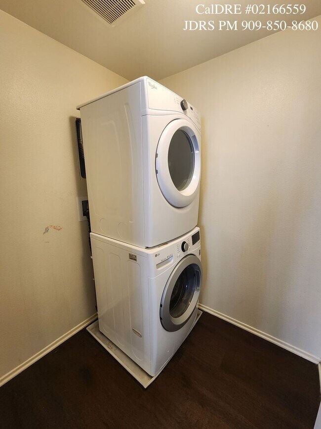 Building Photo - PRICE LOWERED! Upland 3 Bedroom Condo