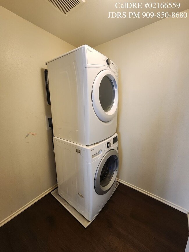 Building Photo - Upland 3 Bedroom Condo