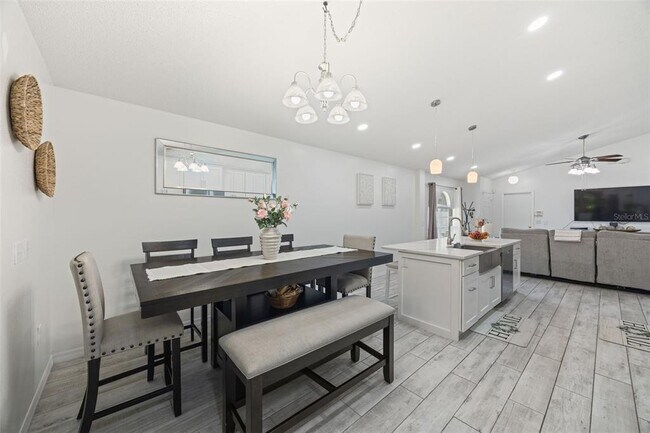 Building Photo - 1012 Brenton Leaf Dr