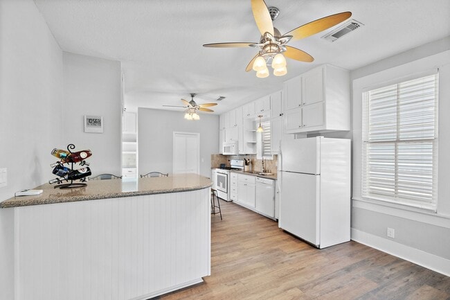 Building Photo - 4905 Bernardo De Galvez Ave