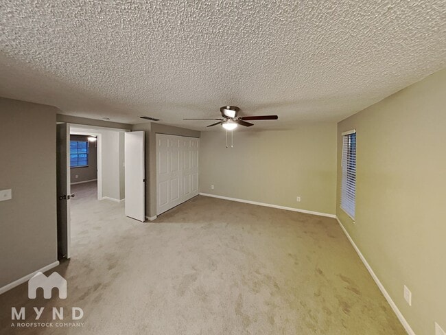 Building Photo - 632 Ephrata Dr