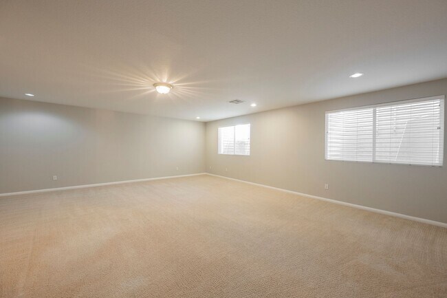 Building Photo - Gorgeous 1 Story Home in Gated Community