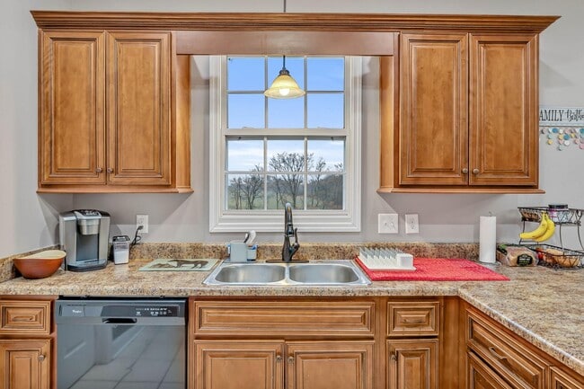 Building Photo - 6015 Hwy 76 E