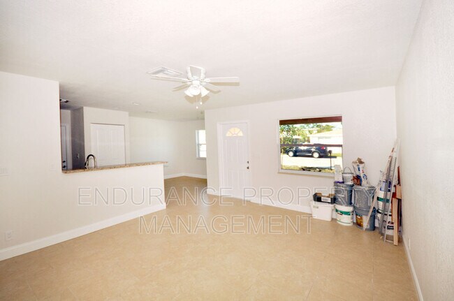 Building Photo - 1025 W 31st St