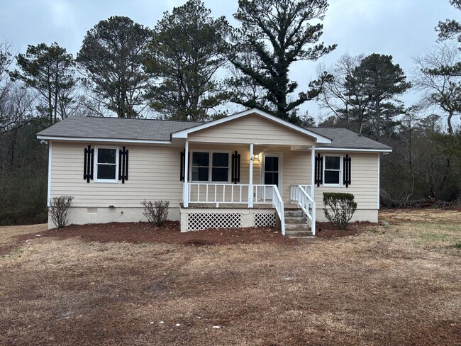 Building Photo - Beautiful 3 bedroom 2 bath home on a nice ...