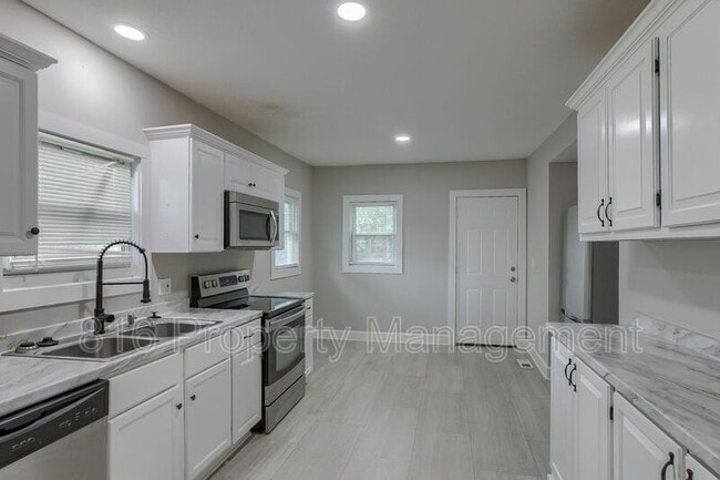 Building Photo - 2431 E 68th St