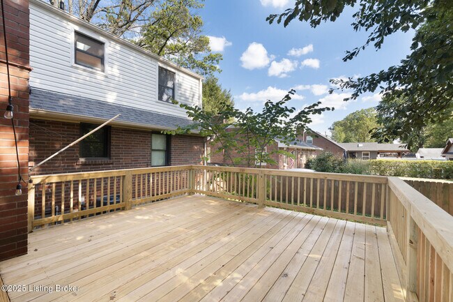 Building Photo - 810 Beechwood Rd