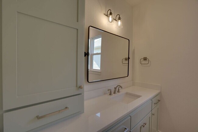 Building Photo - 112 Cardinal Wds