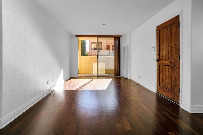 Building Photo - Great one bedroom in UTC!