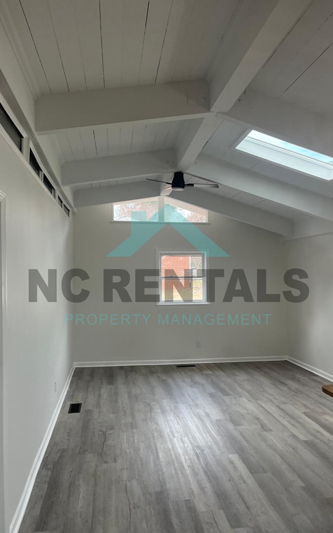 Building Photo - 1212 Red Oak Ave