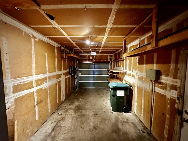 Building Photo - Wonderful duplex in Westminster!