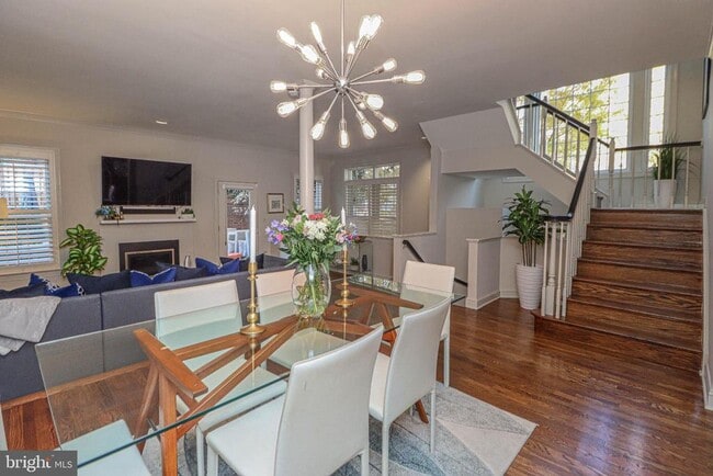 Building Photo - 1596 N Colonial Terrace