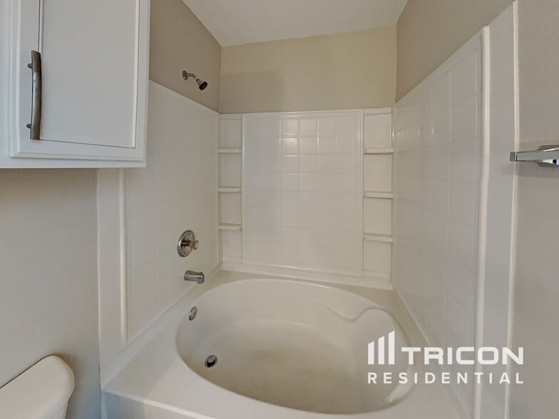 Building Photo - 8504 Hawkview Dr