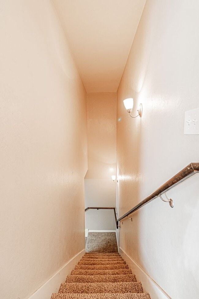 Building Photo - Buena Vida awaits for you!