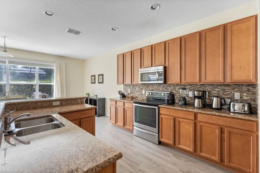 Building Photo - 220 Las Fuentes Dr