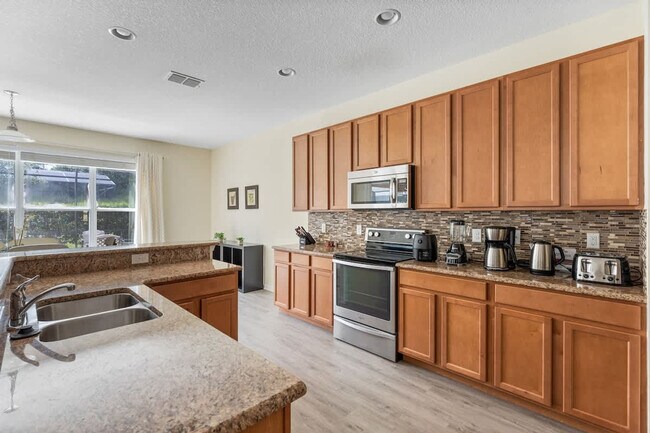 Building Photo - 220 Las Fuentes Dr
