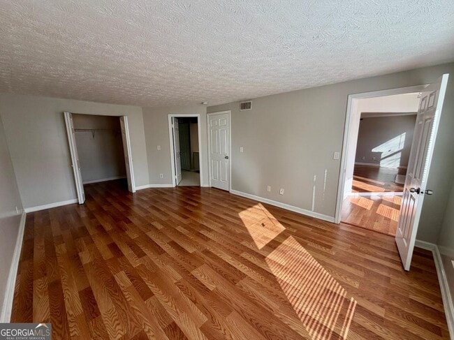 Building Photo - 4267 Parkview Ct