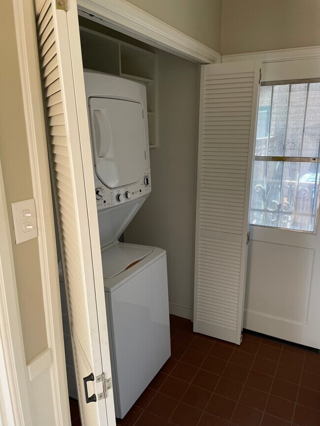 Building Photo - 1426 24th St