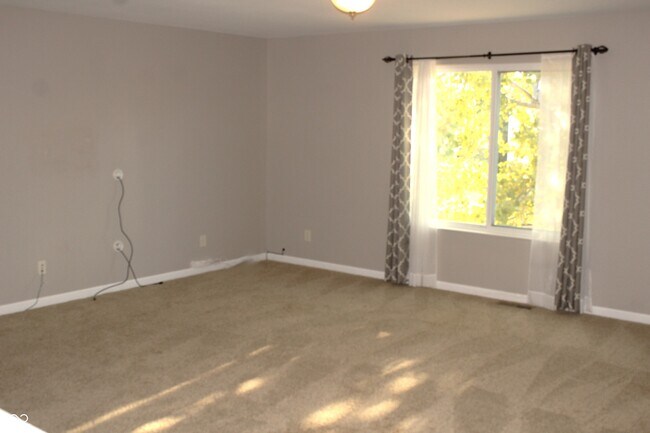 Building Photo - 2244 McGregor Ct