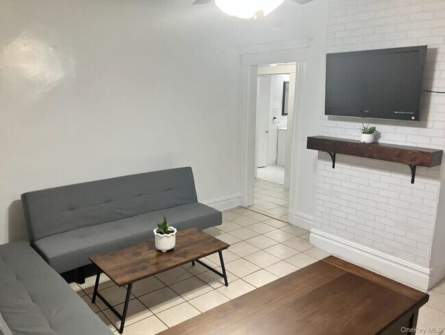 Building Photo - 104 Sickles Ave